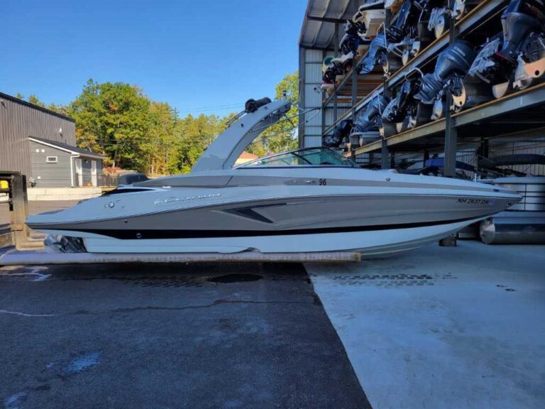 2023 Crownline E275 - Arch - JUST REDUCED!!! US-KIS88784F223 [photo 1]